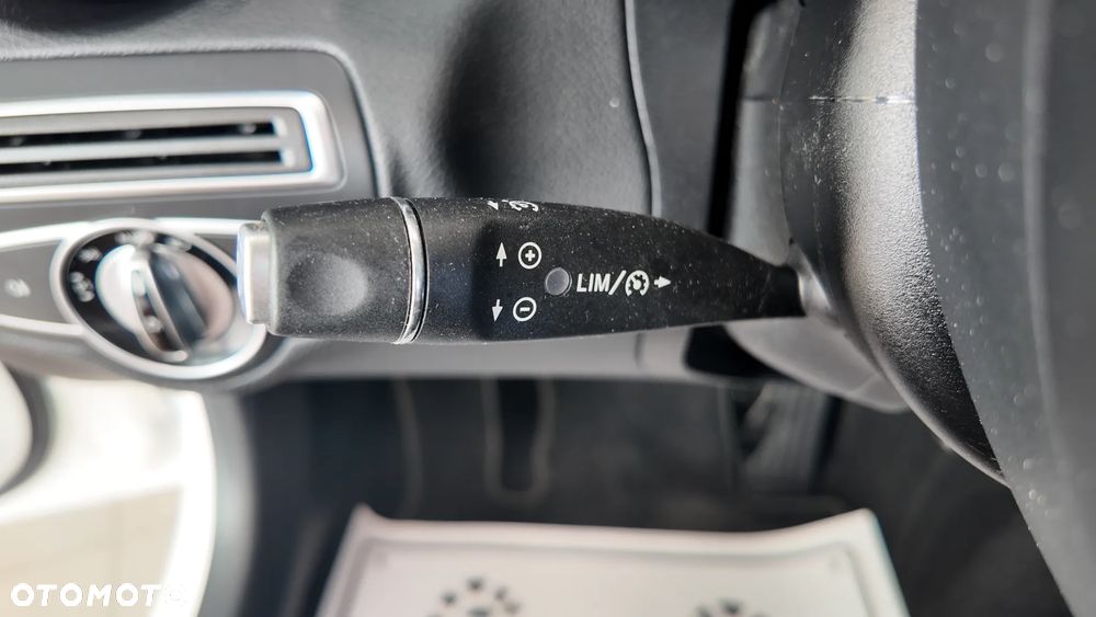 Mercedes-Benz Klasa C 200 7G-TRONIC - 27