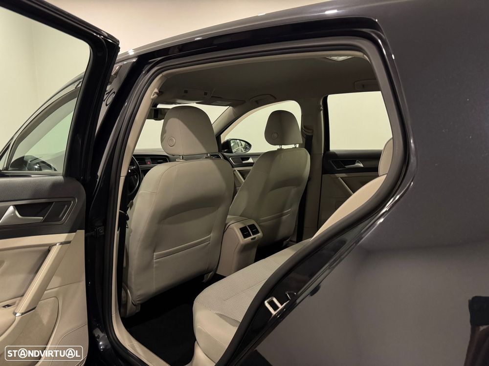 VW Golf 2.0 TDI Confortline - 28