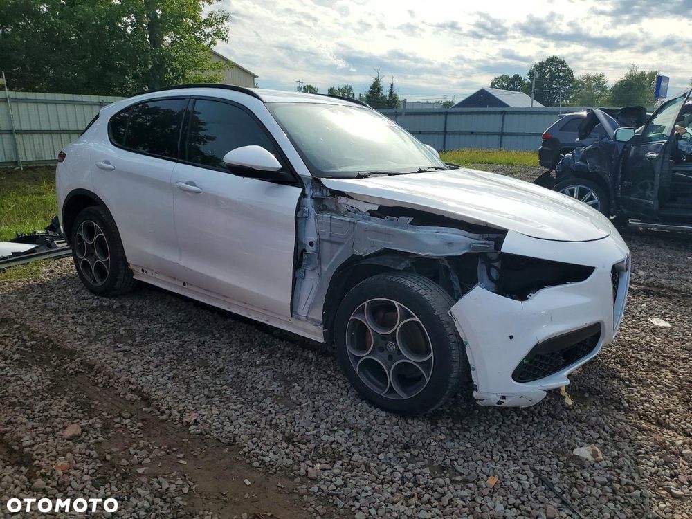 Alfa Romeo Stelvio - 2