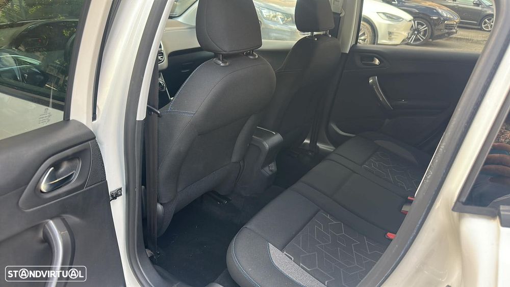 Peugeot 2008 1.2 PureTech Style - 15
