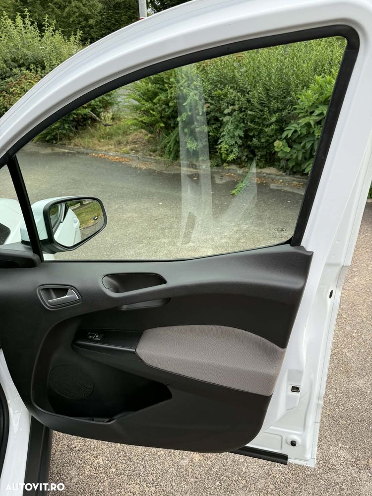 Ford Tourneo Courier 1.5 TDCi S&S Trend - 12