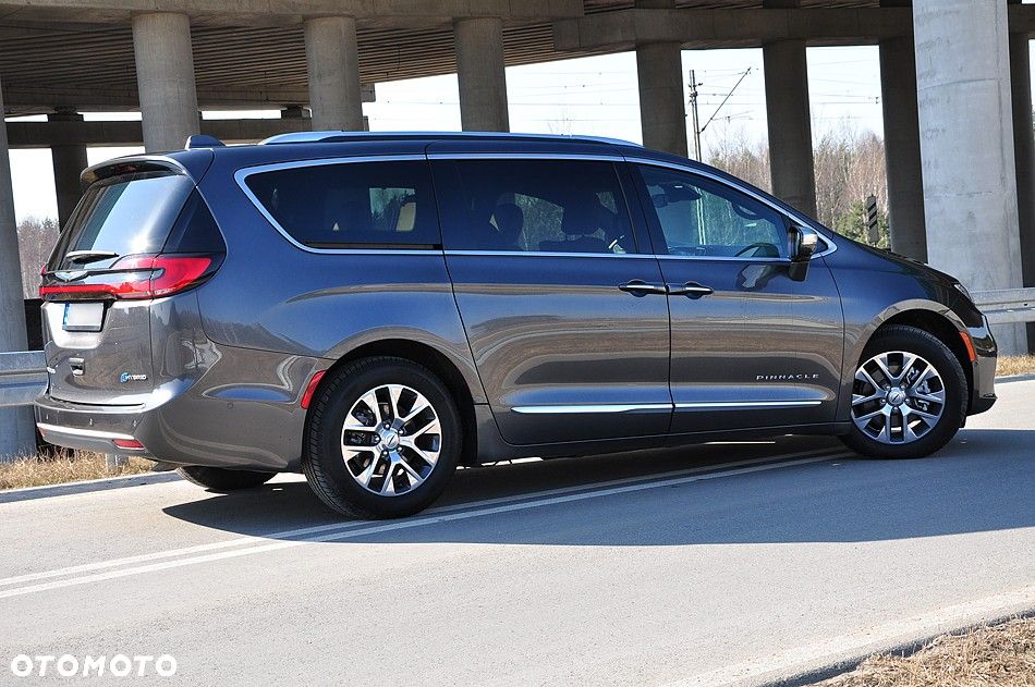 Chrysler Pacifica - 10