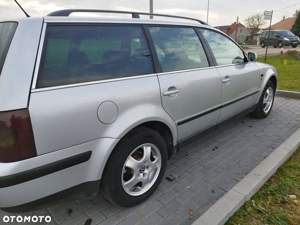Volkswagen Passat 1.6 Comfortline - 29