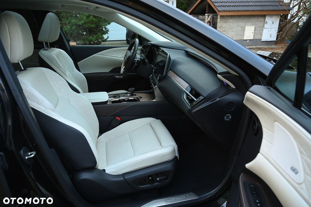 Lexus RX 350h Omotenashi - 13