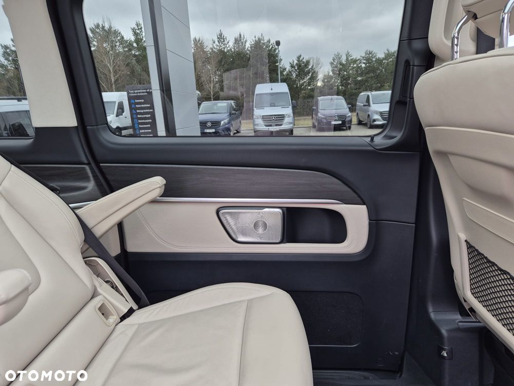 Mercedes-Benz Klasa V - 16