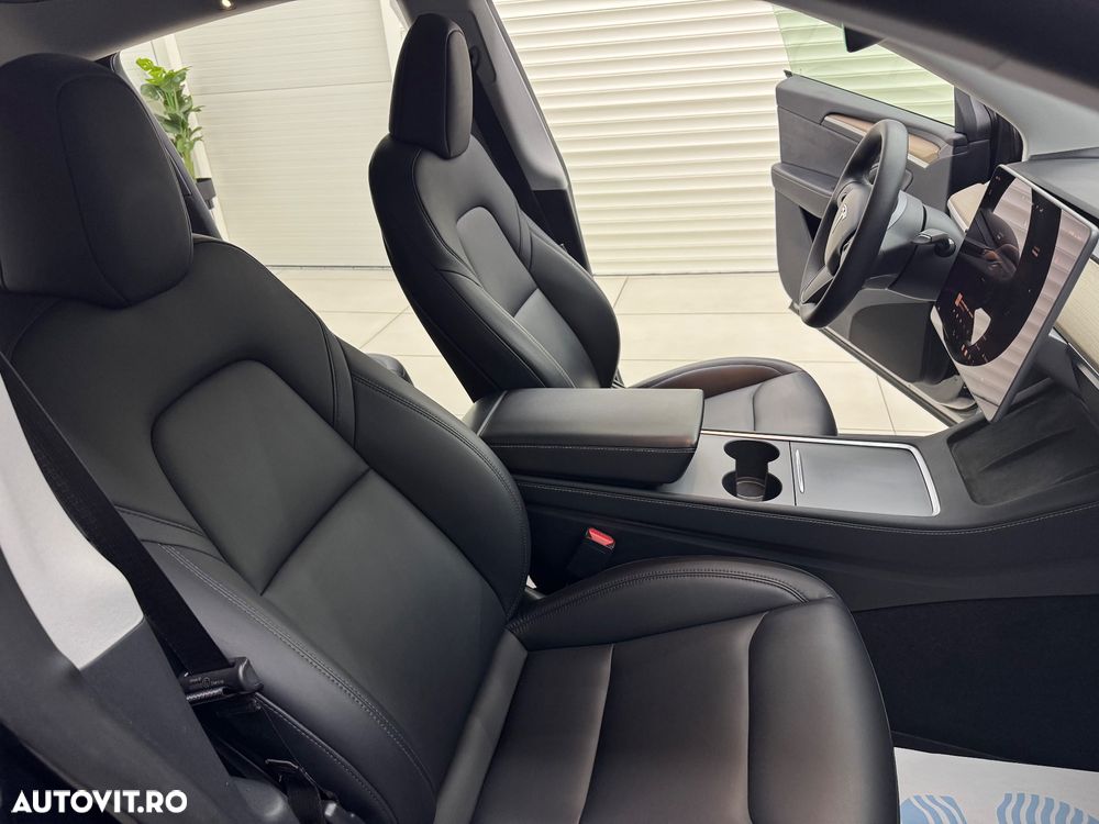 Tesla Model Y Long Range Dual Motor AWD - 25