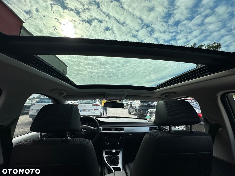 BMW Seria 3 320i Edition Exclusive - 24