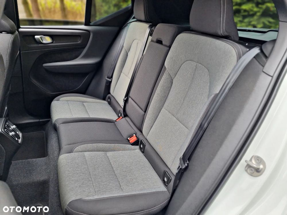 Volvo XC 40 B3 B DKG Plus Black Edition - 19