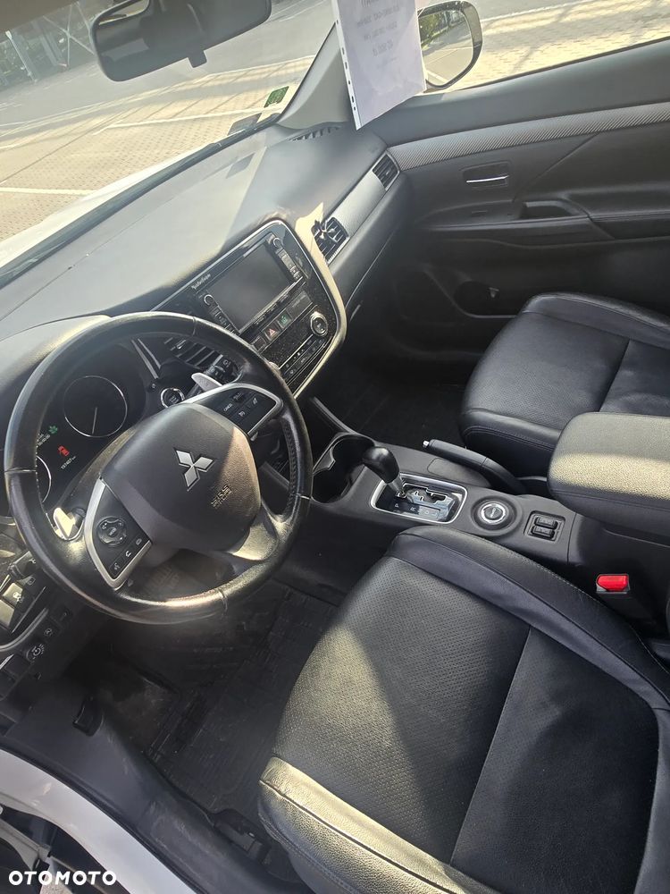 Mitsubishi Outlander 2.0 Instyle Navi 4WD CVT - 14