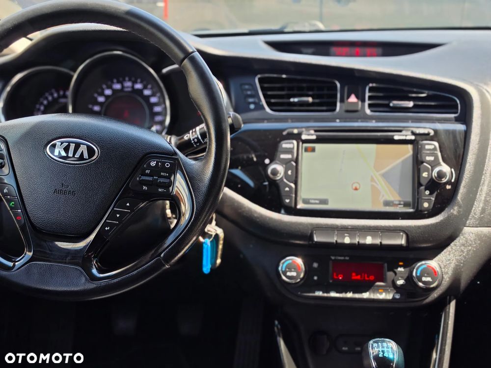 Kia Ceed - 38