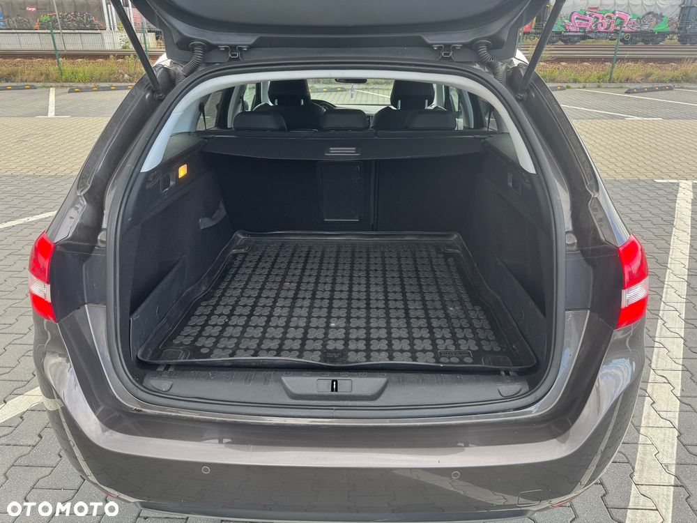 Peugeot 308 1.6 e-HDi Allure S&S - 17