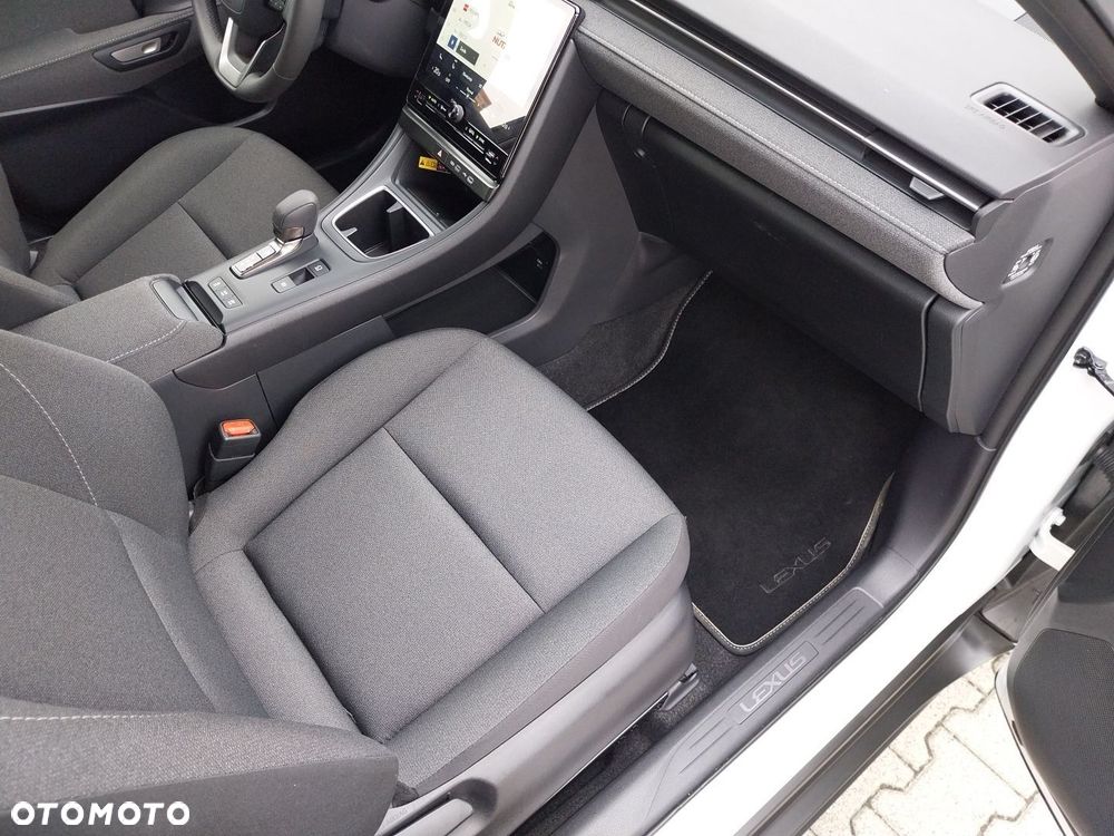 Lexus LBX 1.5 Hybrid - 12