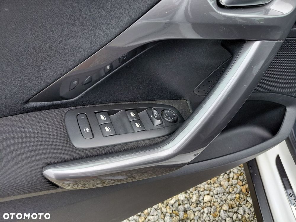 Peugeot 2008 - 9