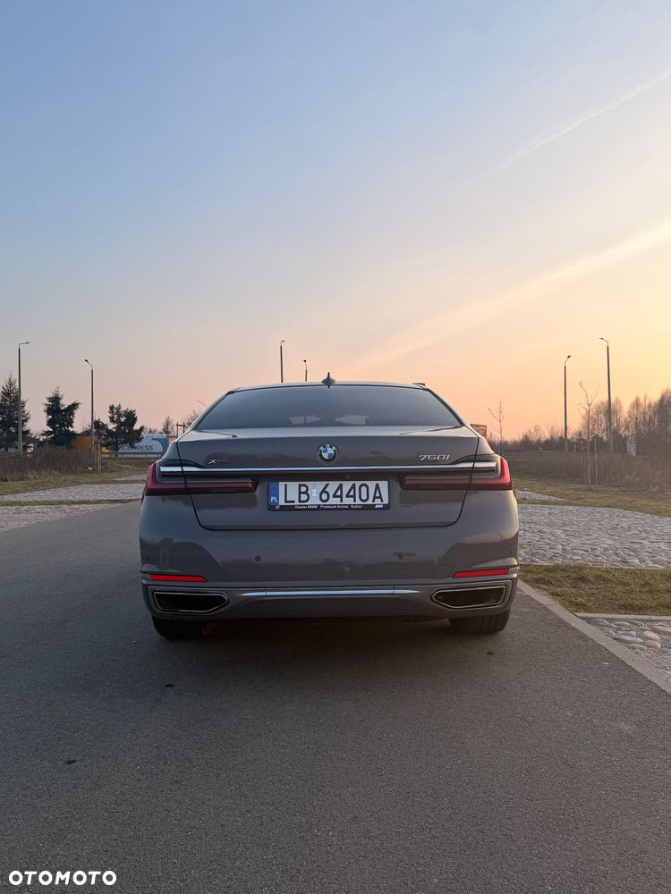 BMW Seria 7 750i xDrive - 5