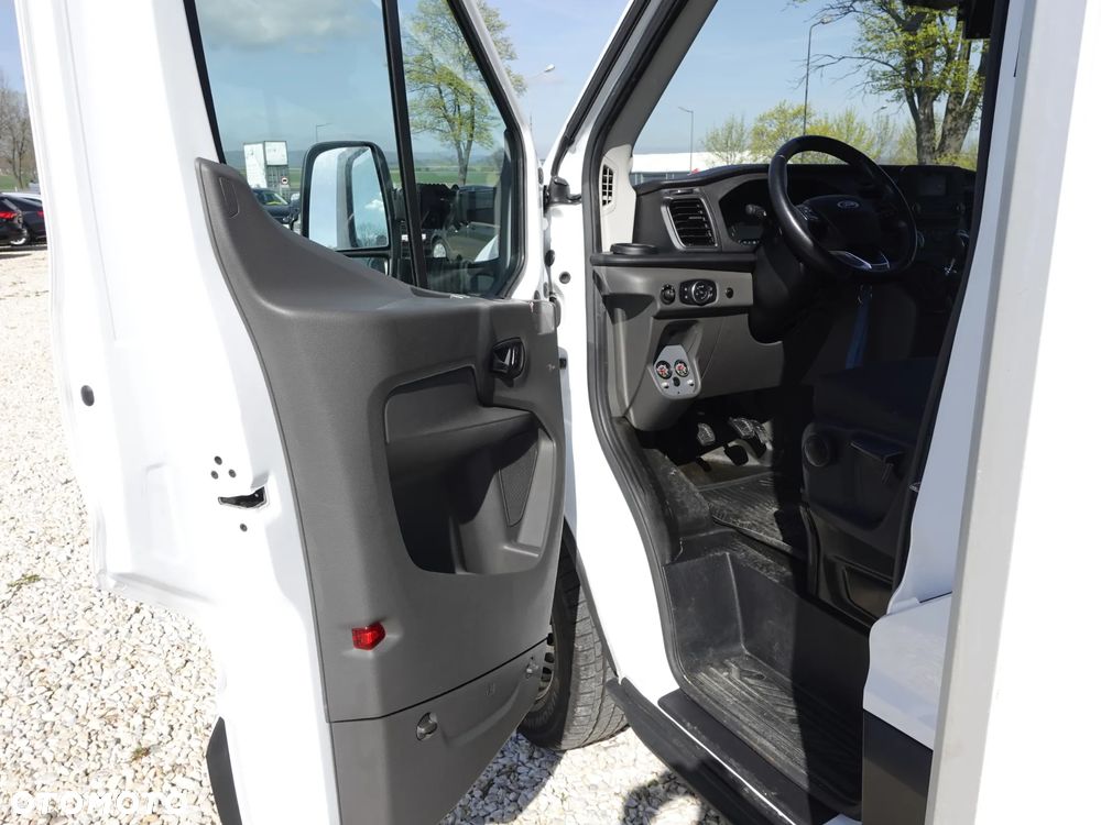 Ford Transit - Kontener z windą - 24