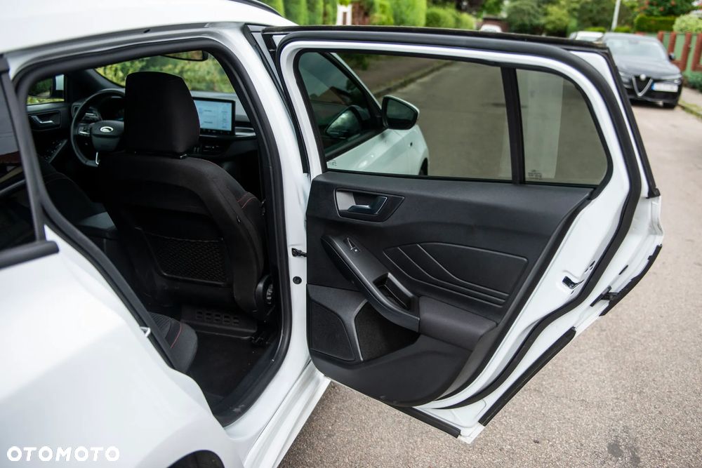Ford Focus 1.0 EcoBoost Hybrid ST-LINE - 34