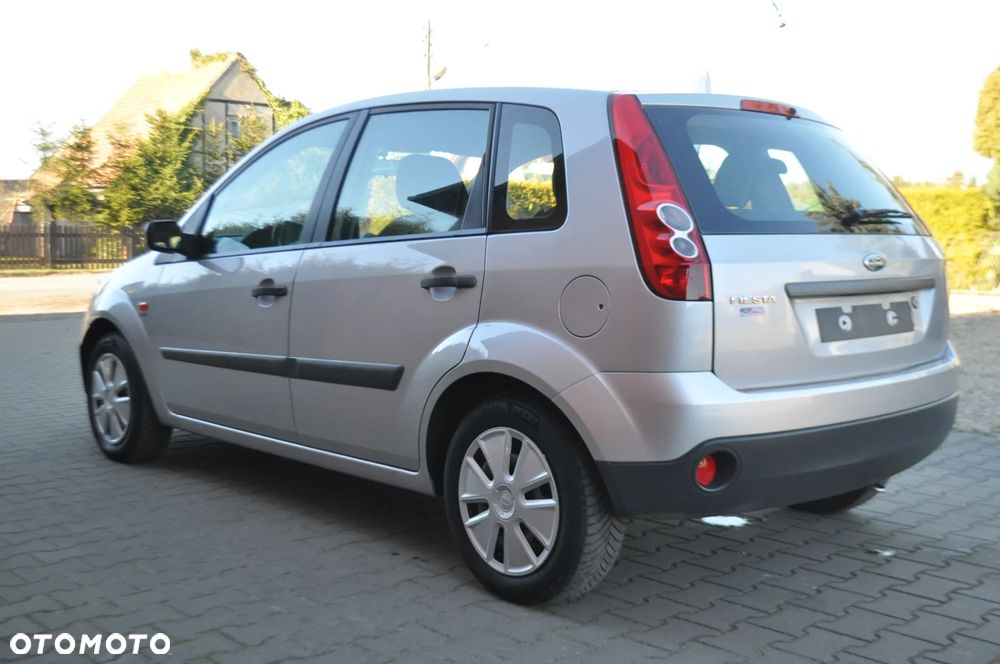 Ford Fiesta 1.3 Ambiente - 25