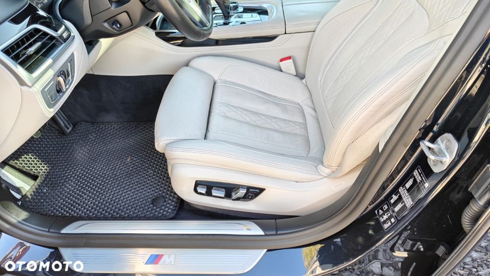 BMW Seria 7 750i xDrive sport - 9