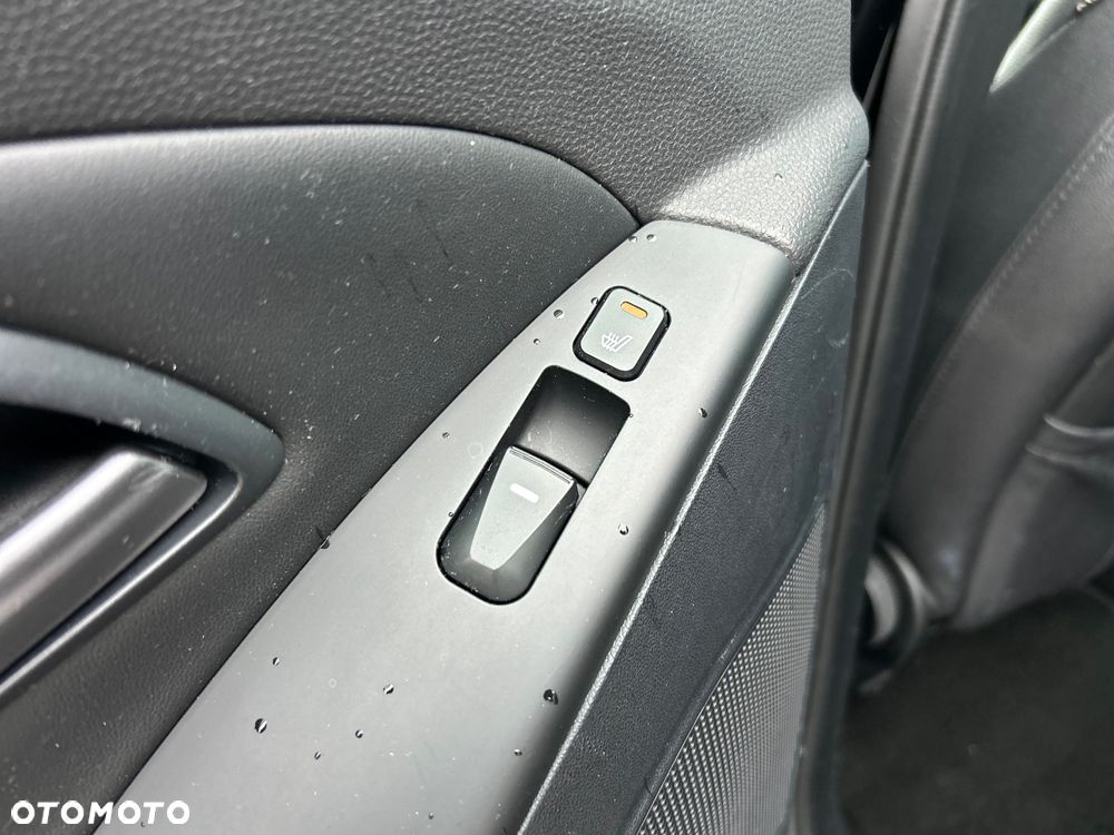 Hyundai ix35 1.7 CRDi 2WD blue Finale Silver - 27