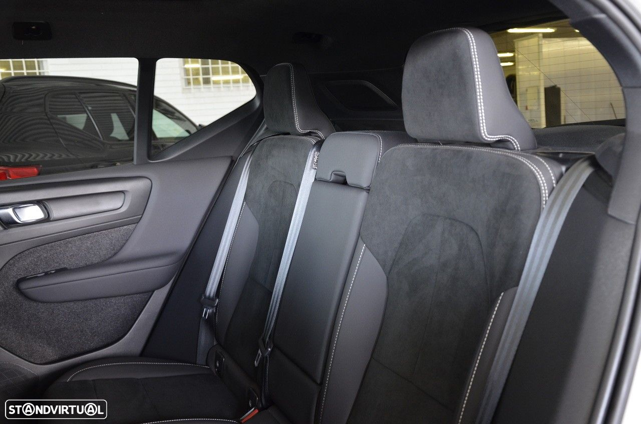 Volvo XC 40 1.5 T2 Plus Dark Auto - 11