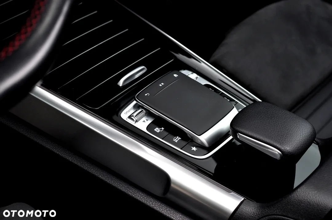 Mercedes-Benz GLB 200 d AMG Line 8G-DCT - 34