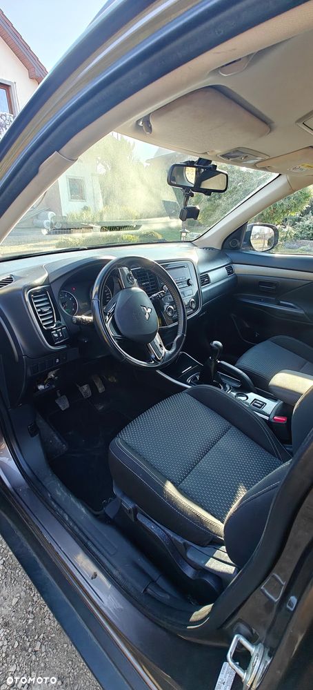 Mitsubishi Outlander - 4