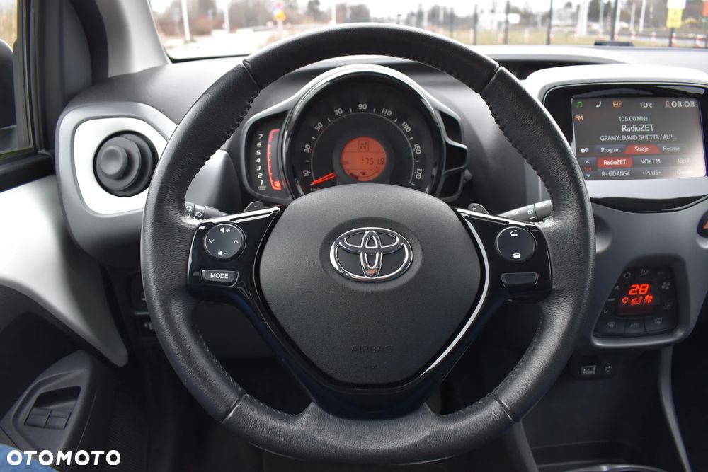 Toyota Aygo x.shift x-play connect - 26