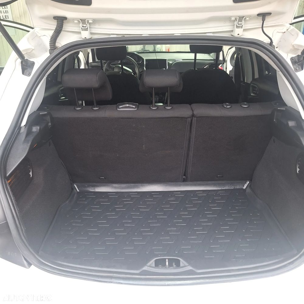 Peugeot 208 1.2 L PureTech Active - 39
