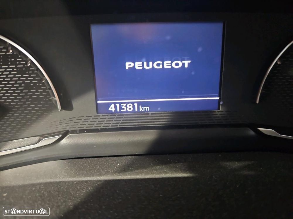 Peugeot 2008 1.2 PureTech Allure - 6