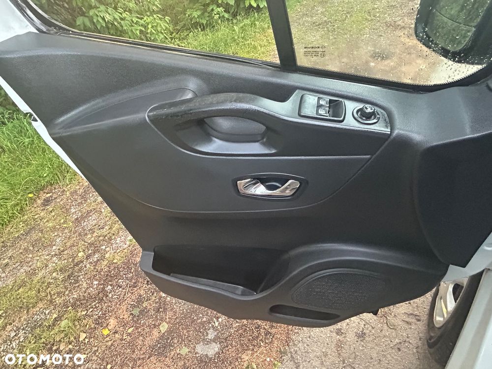 Opel Vivaro - 8