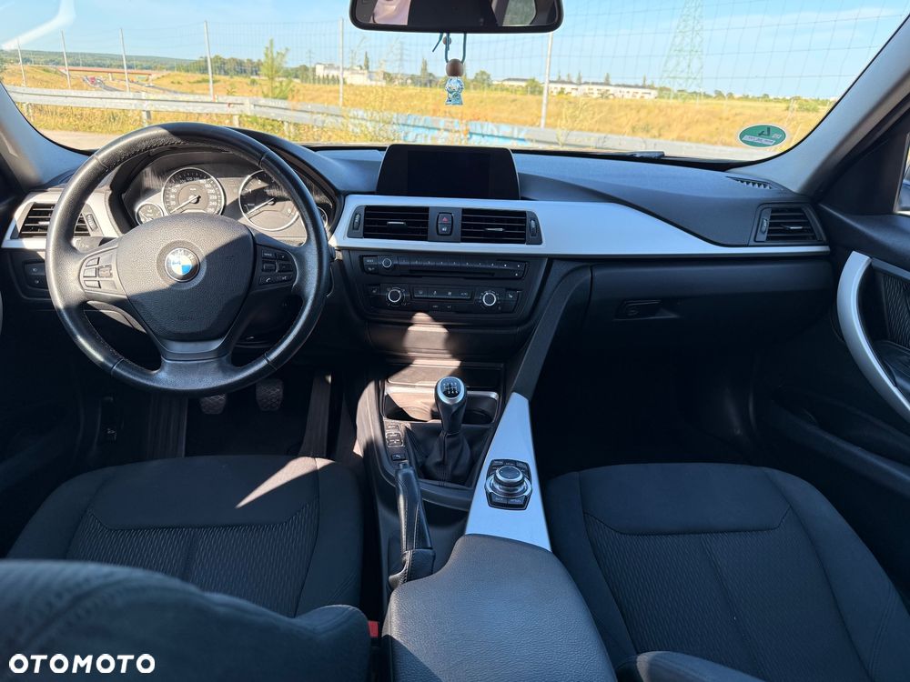 BMW Seria 3 320d - 32