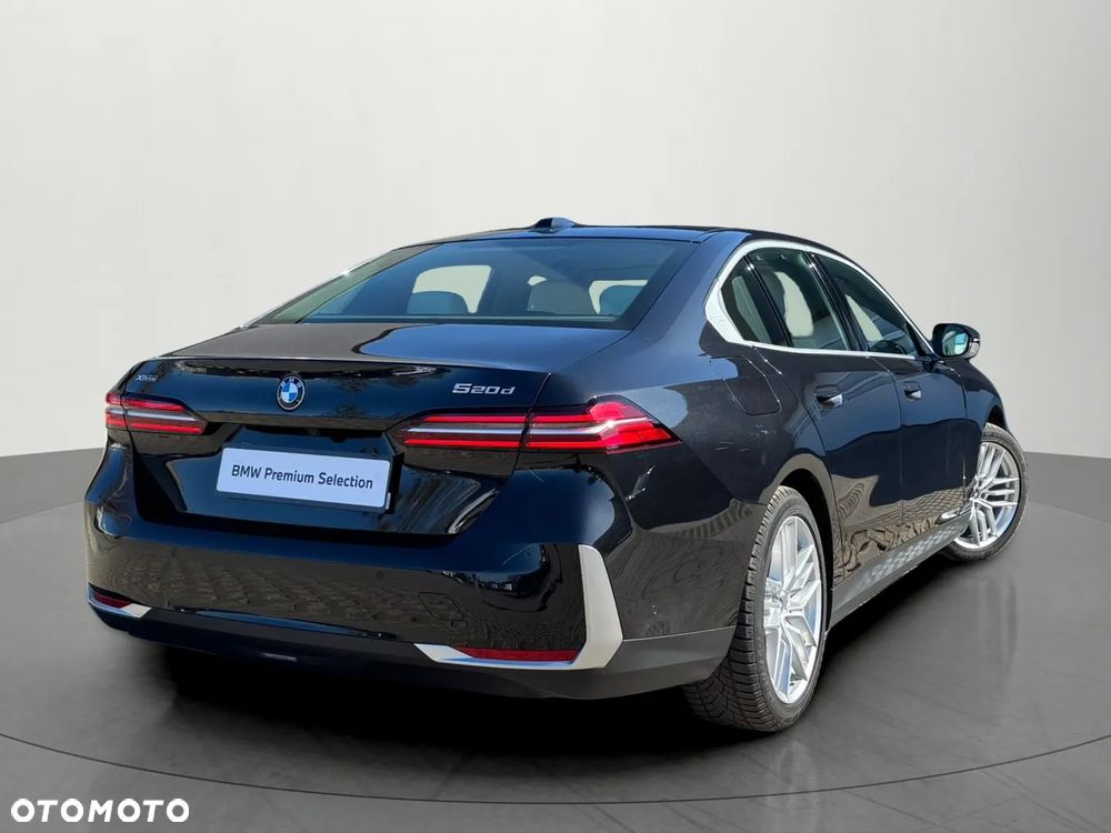 BMW Seria 5 520d xDrive - 4