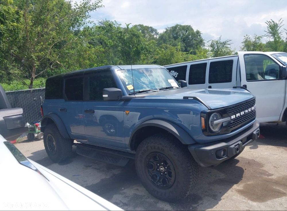 Ford Bronco - 8