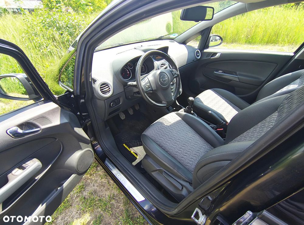 Opel Corsa 1.4 16V Cosmo - 15