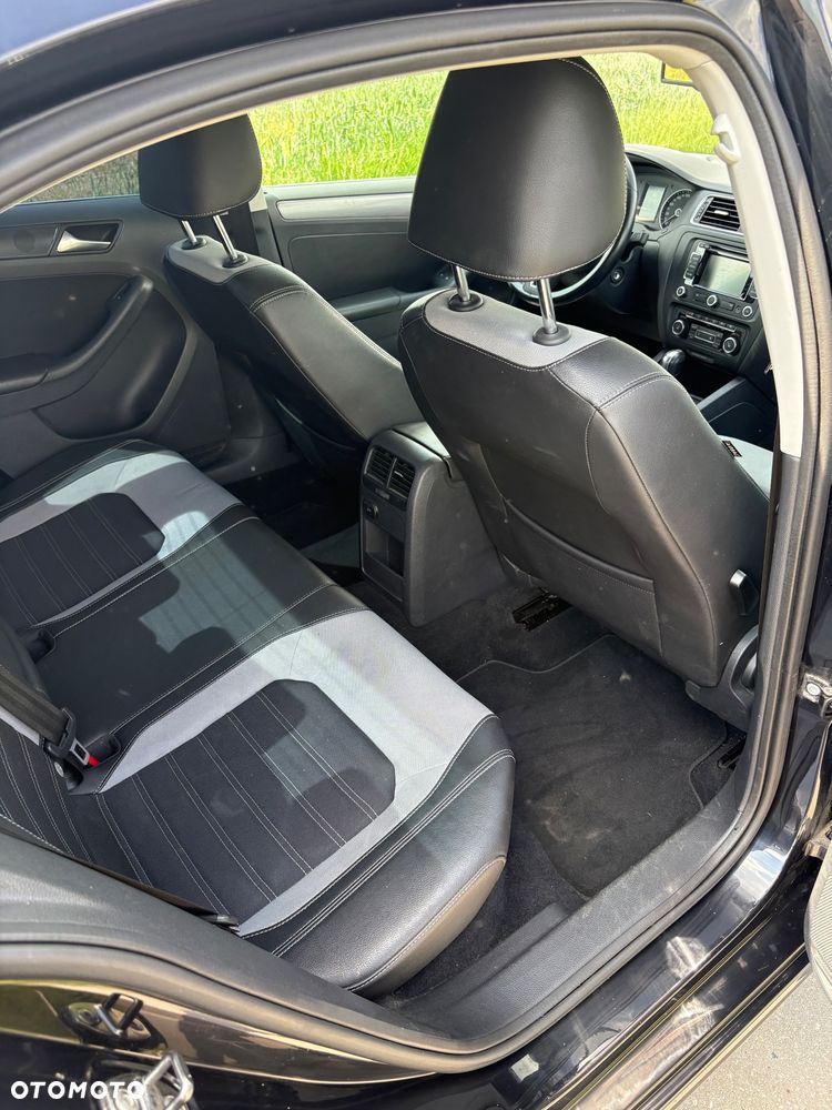 Volkswagen Jetta 2.0 TDI DSG Match - 20