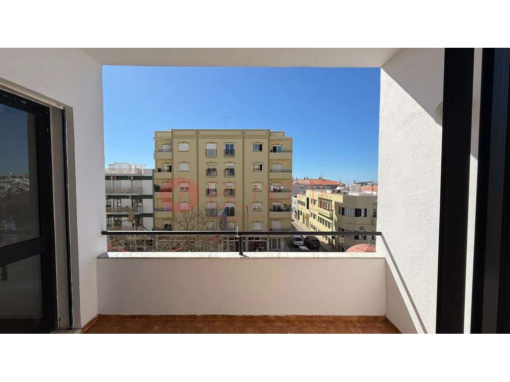 Apartamento T3 com Terraços e Garagem em Loulé - Grande imagem: 3/16