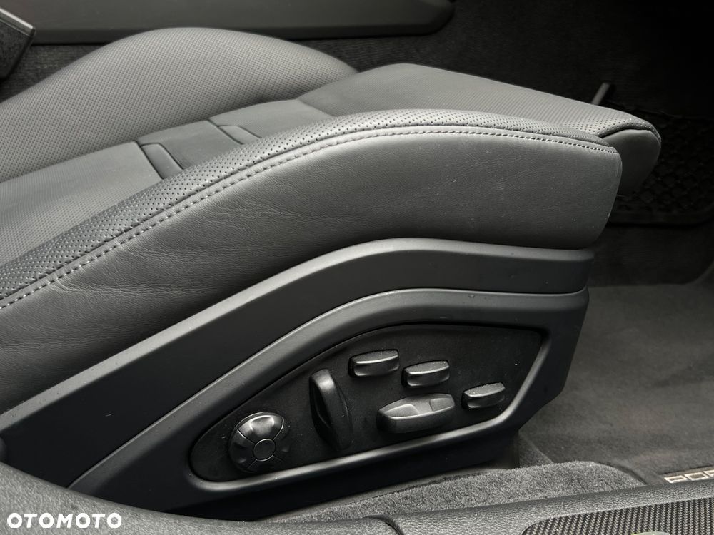 Porsche Panamera Turbo S - 22