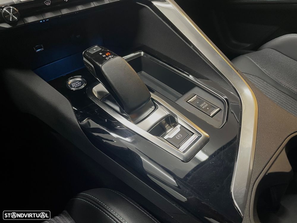 Peugeot 3008 225 e-EAT8 Allure Pack - 25