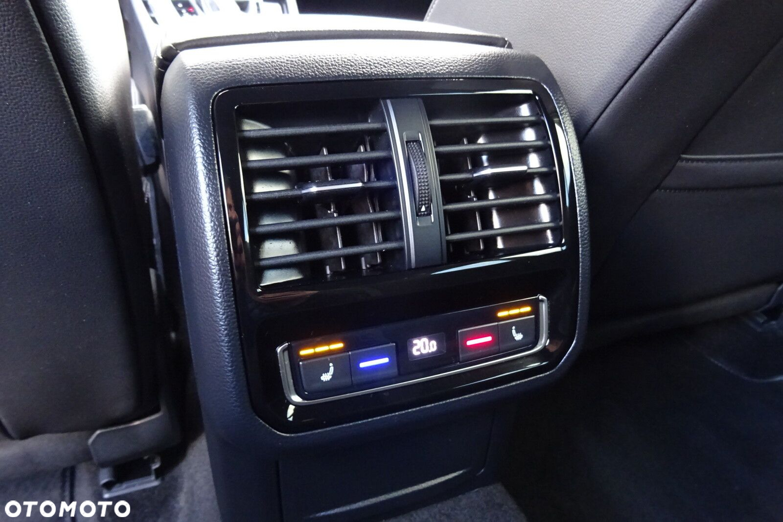 Volkswagen Arteon 2.0 TDI R-Line DSG - 26