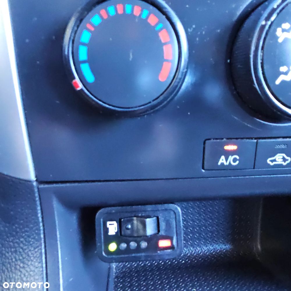 Chevrolet Captiva 2.4 LS 5os - 26