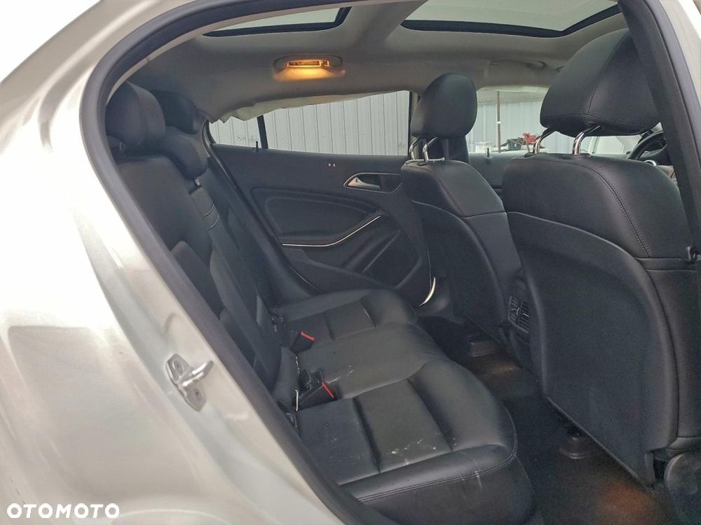 Mercedes-Benz GLA - 11