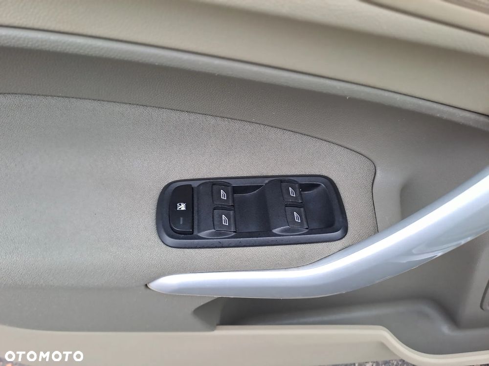 Ford Fiesta 1.4 Ghia - 9