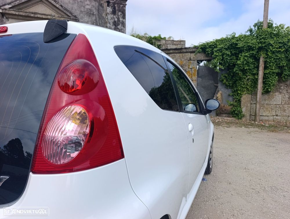 Peugeot 107 1.4 HDi Trendy - 11