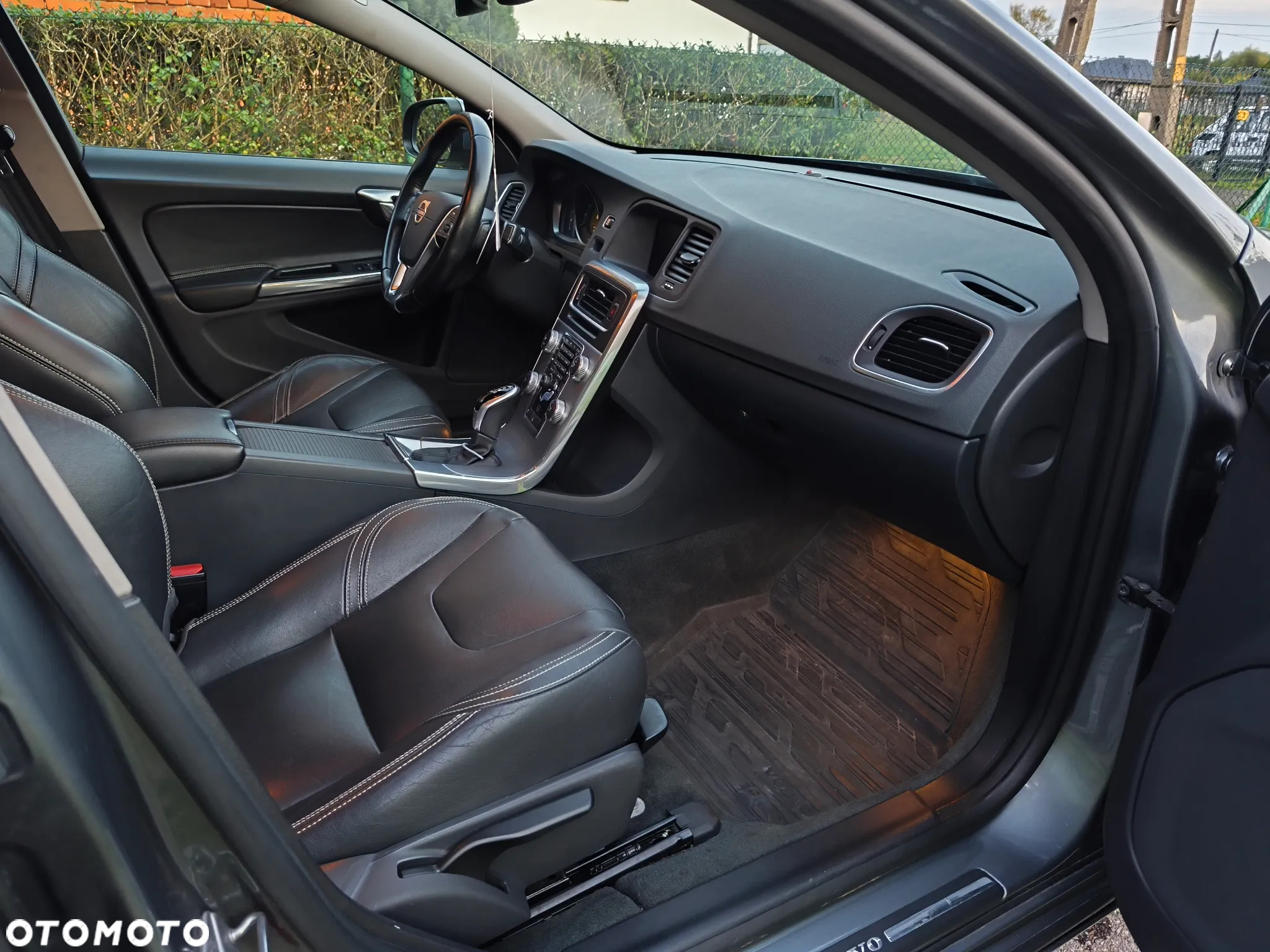 Volvo S60 T5 R-Design Kinetic - 12