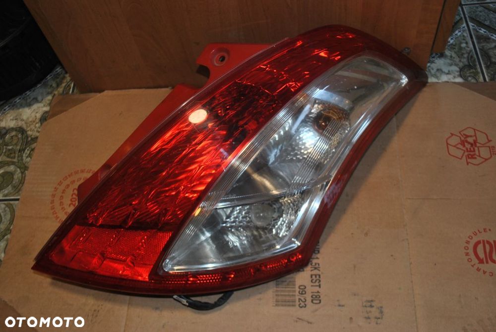 Lampa prawy tył Suzuki Swift MK7 - 1