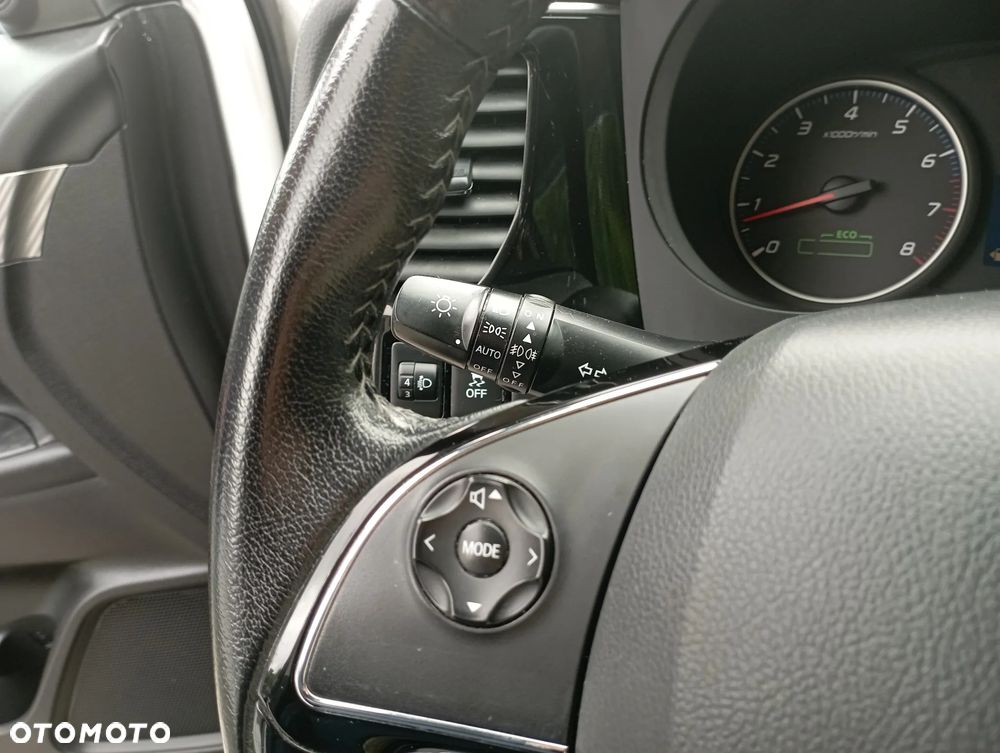 Mitsubishi Outlander 2.0 Invite + 2WD - 12