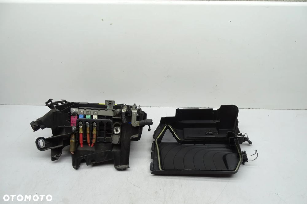 Mercedes CLA W117 A W176 Skrzynia Puszka Obudowa bezpiecznikow z pokrywą A2465400182 - 3
