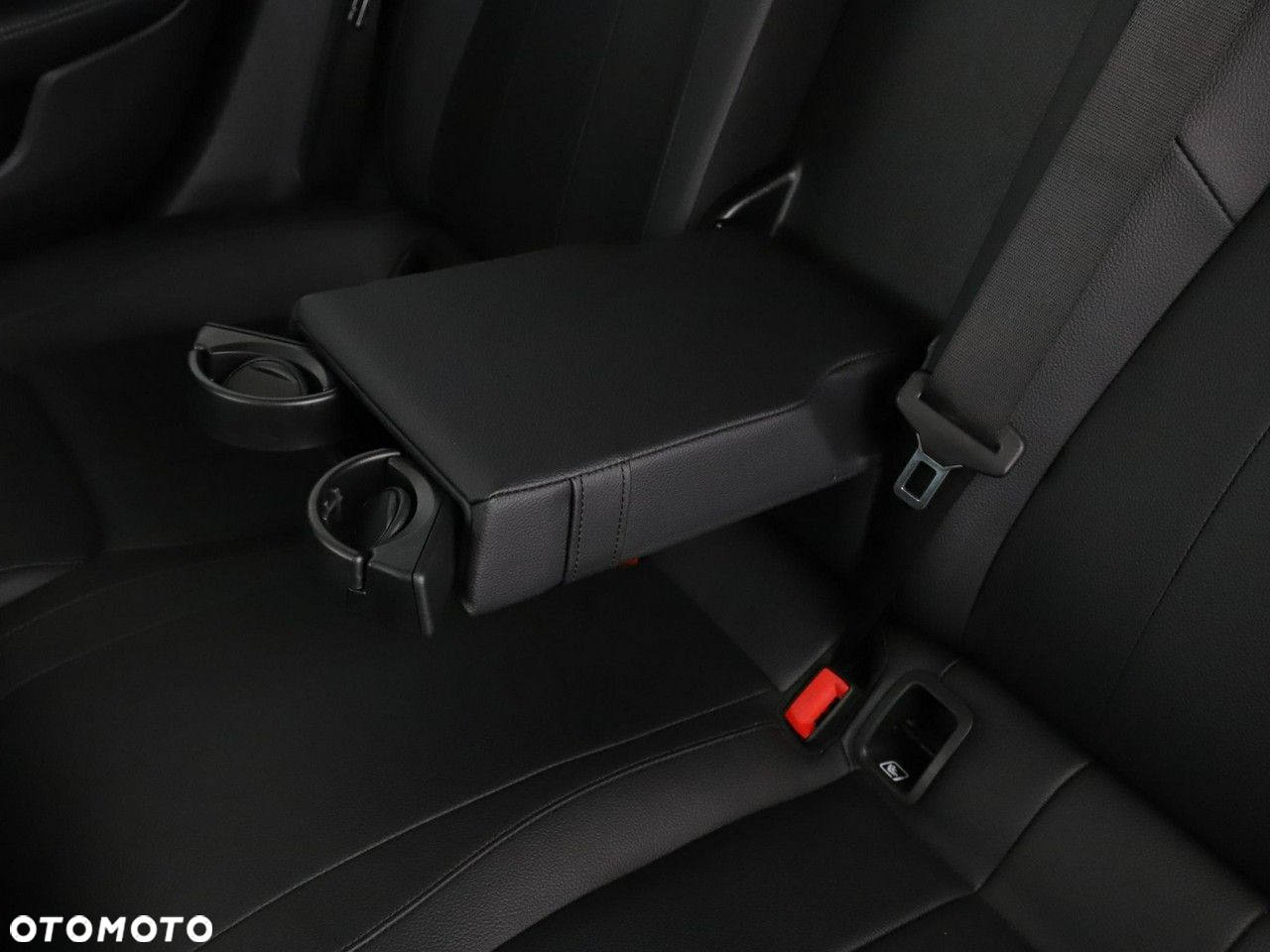 Mercedes-Benz CLA 250 E Progressive 8G-DCT - 39