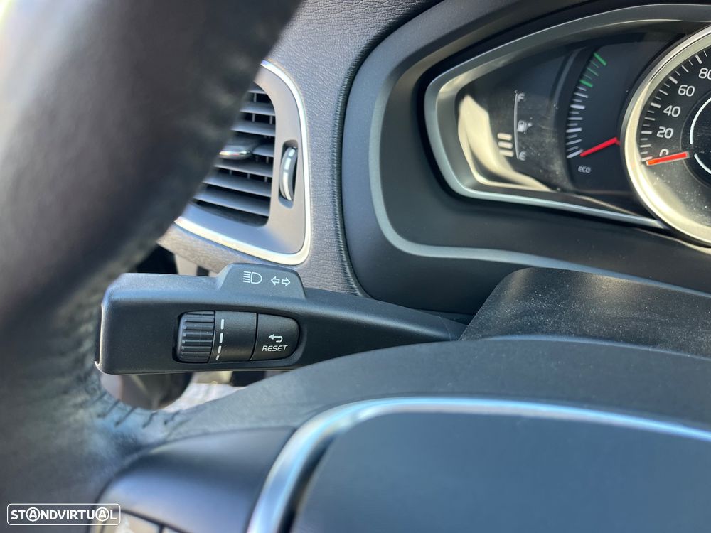 Volvo V40 2.0 D3 Momentum - 23