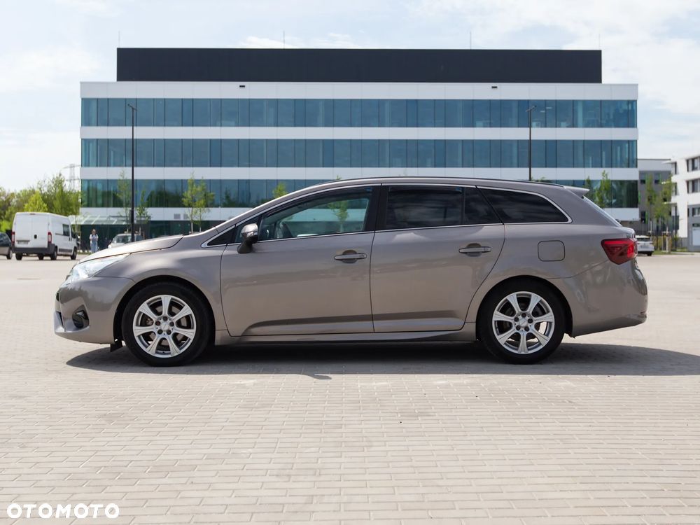 Toyota Avensis 2.0 D-4D Premium - 8